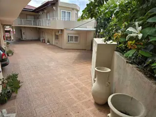 MUY LINDO DEPARTAMENTO de 2 dormitorios, EN VILLA CARLOS PAZ, ALQUILER PERMANENTE A 2 AÑOS, EN COMPLEJO CON PILETA, QUINCHO ASADOR, Gas Natural. Calef foto 5