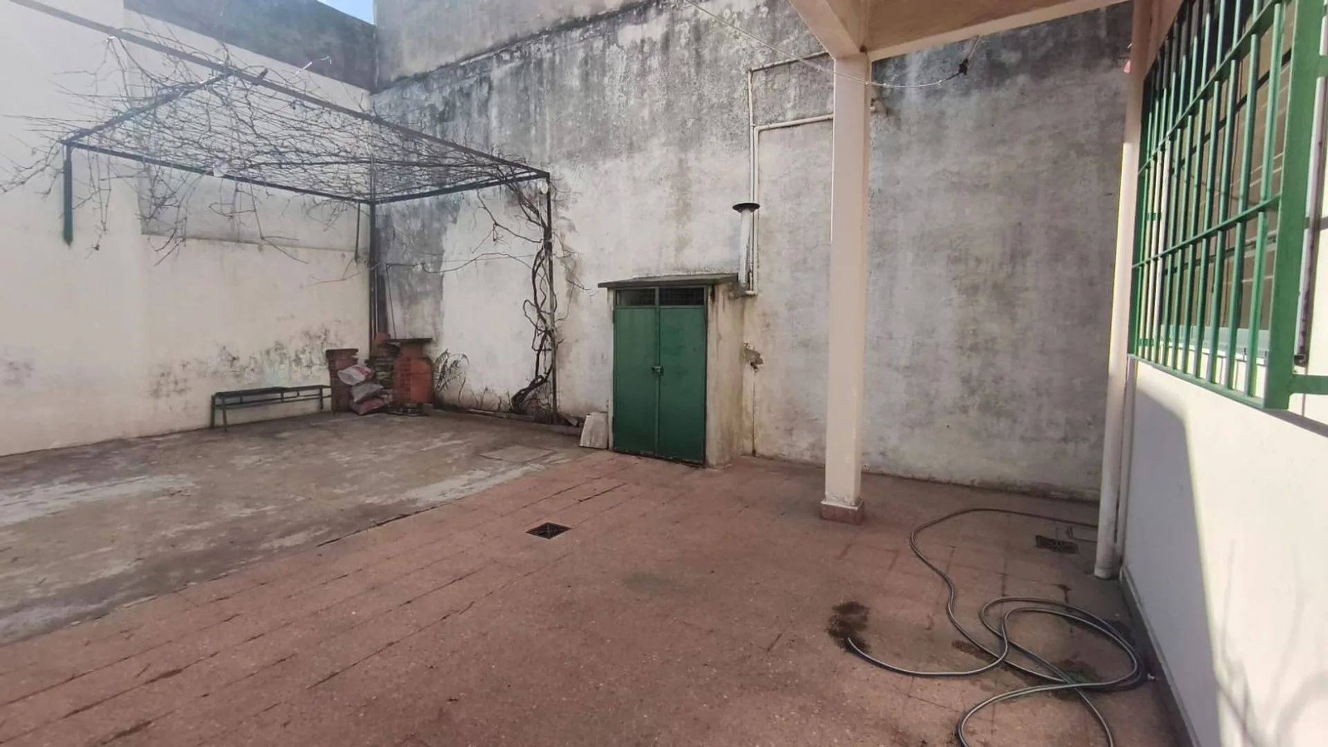Venta PH  4 ambientes planta baja patio propio foto 3