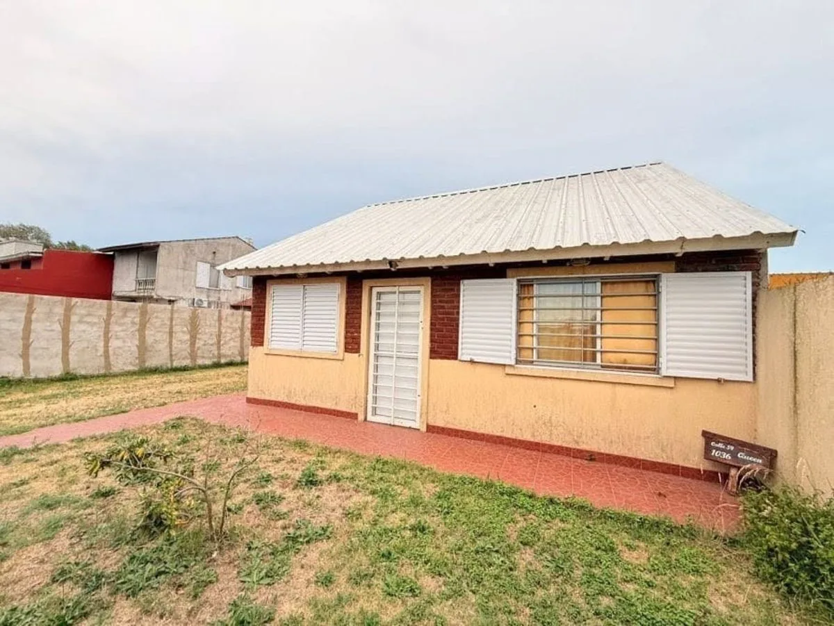 CASA VENTA EN BLOQUE CON DEPARTAMENTO MAR DEL TUYU foto 3