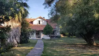 Casa a reciclar en amplio lote - Adrogué foto 1