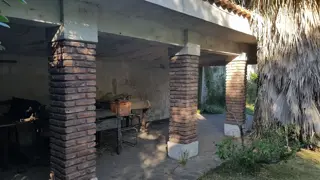 Casa a reciclar en amplio lote - Adrogué foto 2