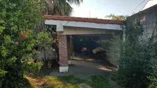 Casa a reciclar en amplio lote - Adrogué foto 5