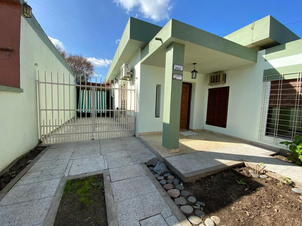 CASA- APTA CREDITO-2 DORM-PILETA -JARDIN-GARAGE foto 4
