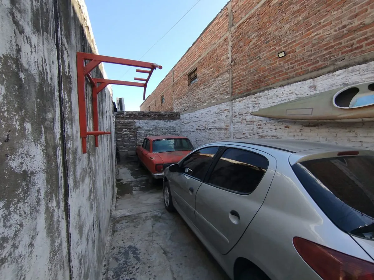CASA A REFACCIONAR A 2 CUADRAS DE BOULEVARD foto 2