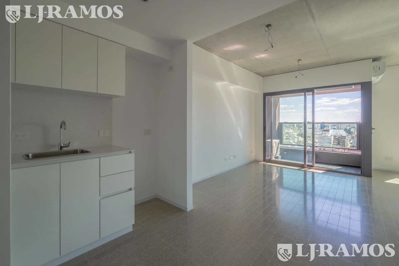 1 ambiente Torre Huergo - piso alto - muy luminoso foto 2