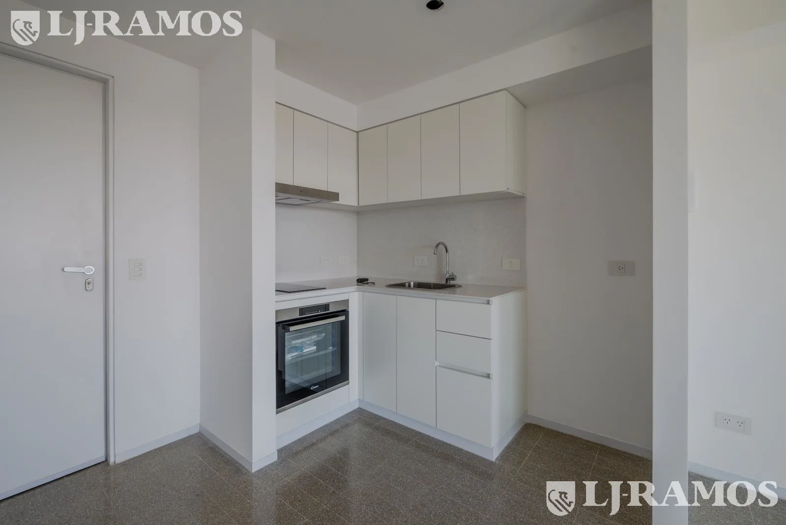 1 ambiente Torre Huergo - piso alto - muy luminoso foto 3
