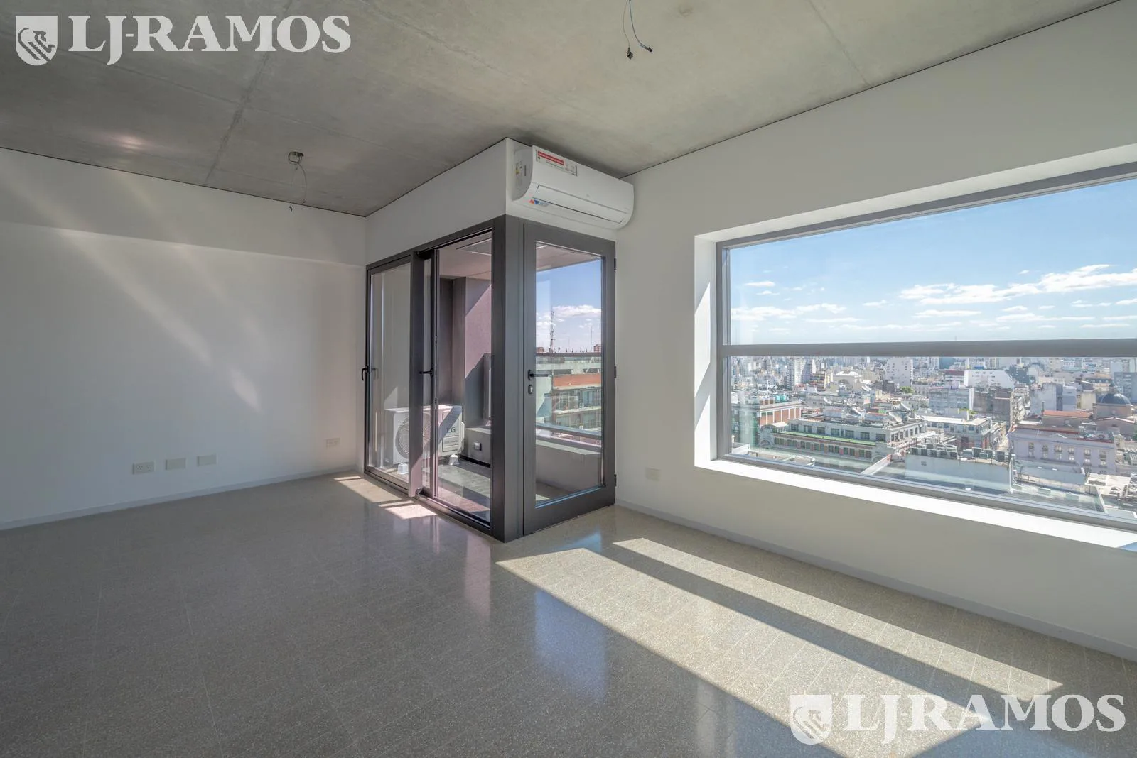 1 ambiente Torre Huergo - piso alto - muy luminoso foto 5