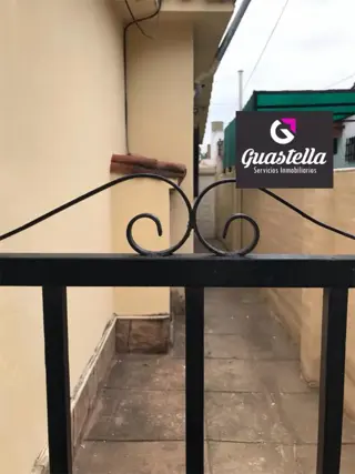 VENTA  CASA CENTRICA DE TRES DORMITORIOS foto 4