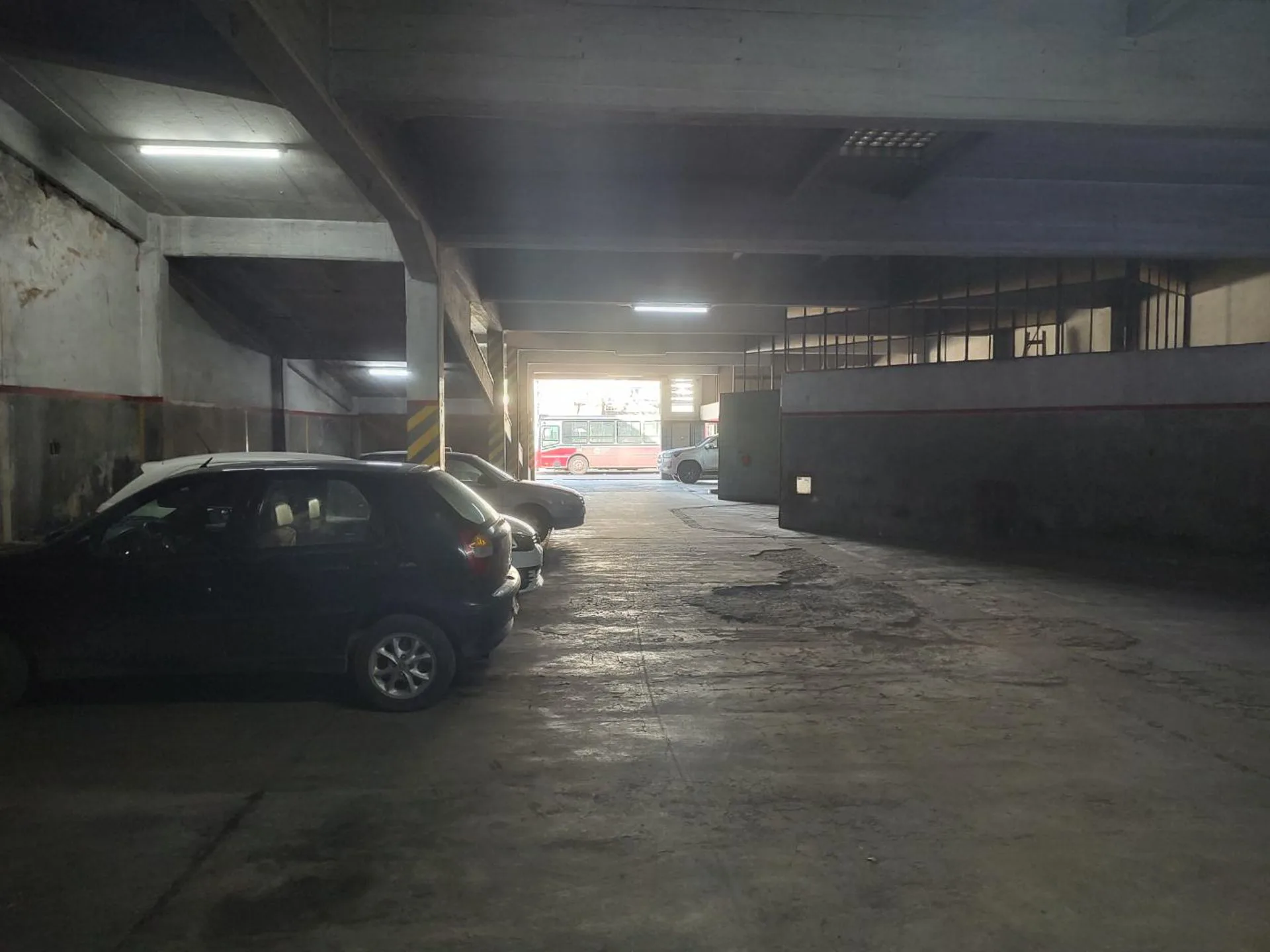 VENTA DEPOSITO, GALPON, MORON CENTRO! foto 3