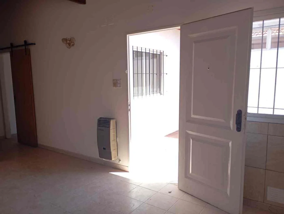 VENTA PH 2 AMBIENTES CON PATIO - LANÚS ESTE foto 2