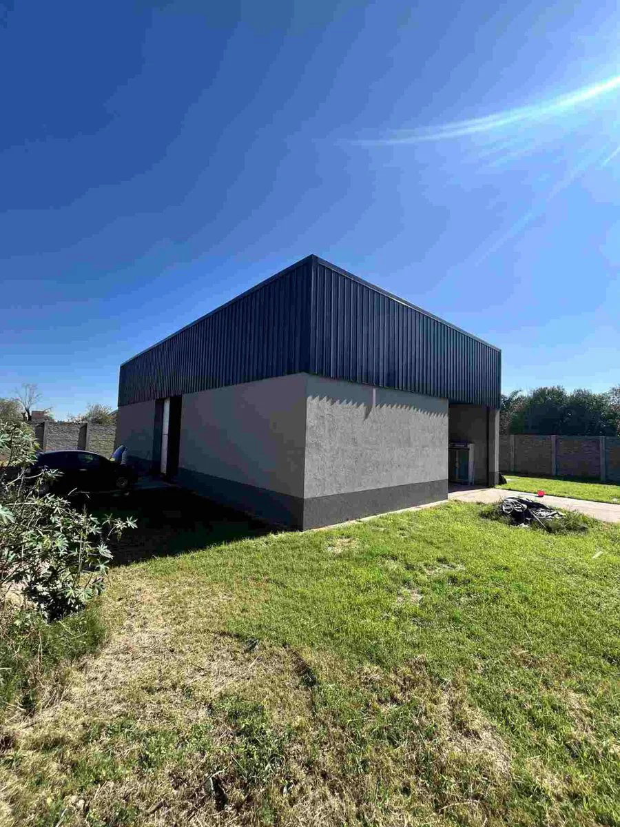 VENTA GALPON CON AMPLIO LOTE IBARLUCEA 50% ENTREGA foto 2