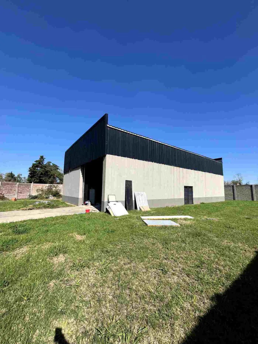 VENTA GALPON CON AMPLIO LOTE IBARLUCEA 50% ENTREGA foto 3