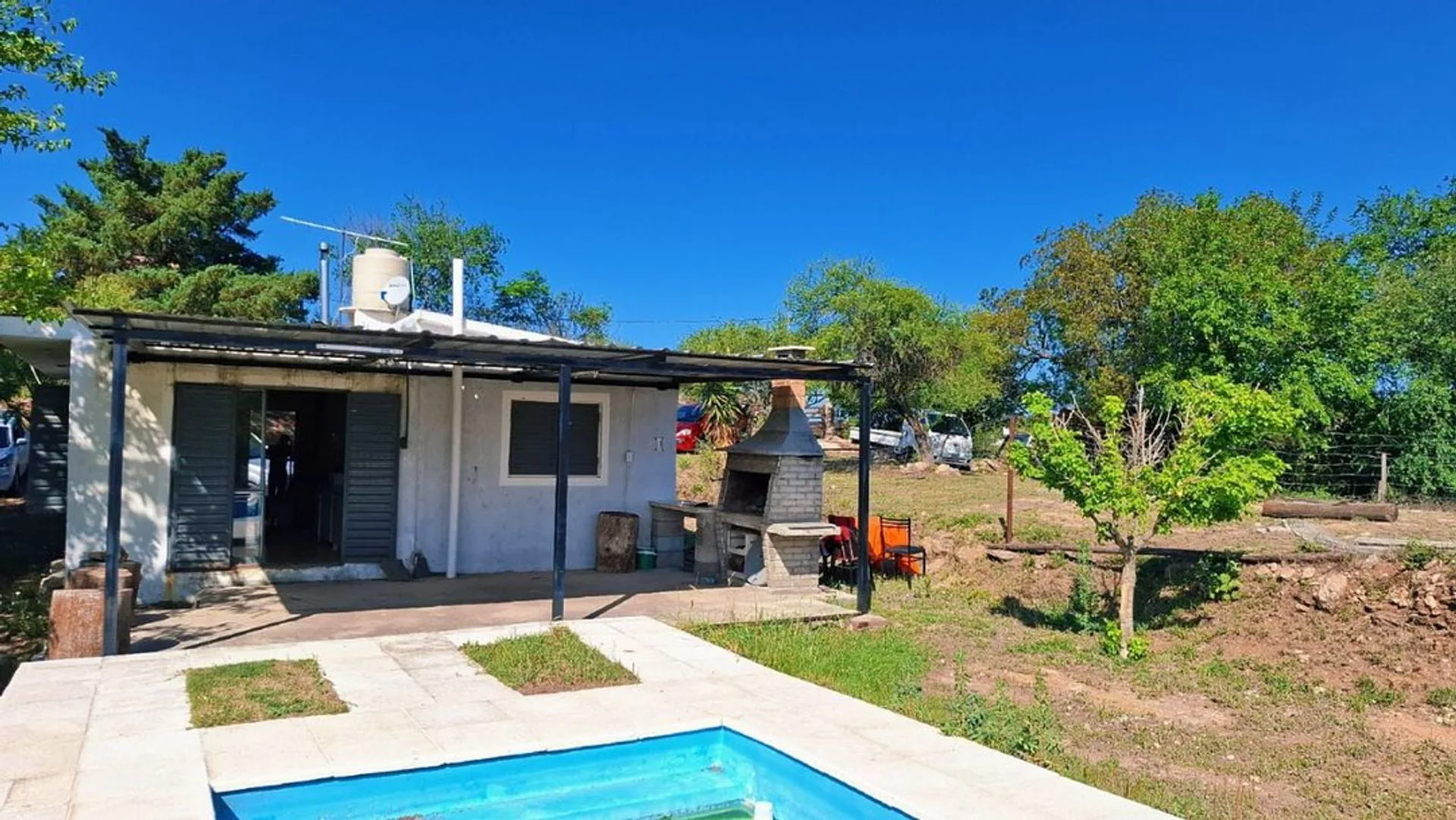 VENTA CASA 2 DORMITORIOS ESTANCIA VIEJA PILETA foto 2