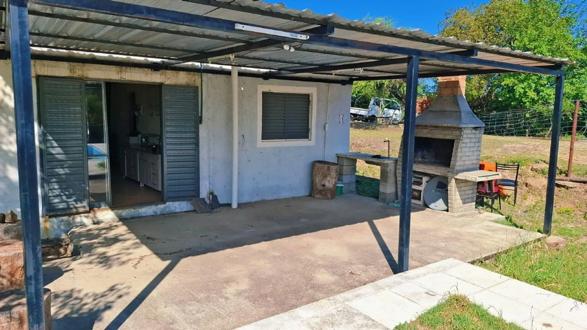 VENTA CASA 2 DORMITORIOS ESTANCIA VIEJA PILETA foto 3