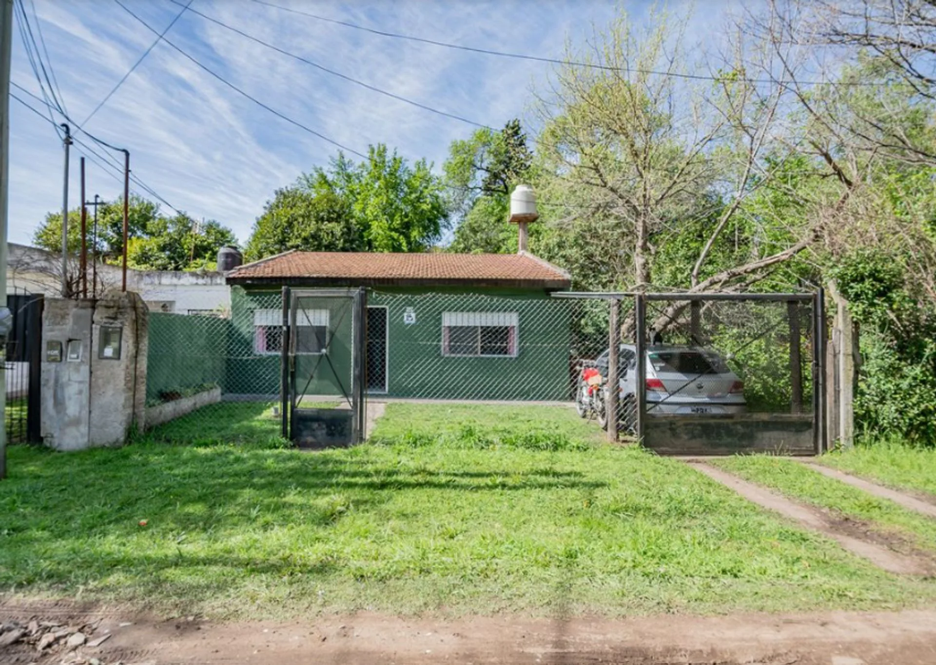 CASA EN VENTA A DOS CUADRAS DE RUTA 8 foto 2