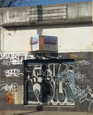 Propiedad bien ubicada ideal varios destinos, a refaccionar foto 2