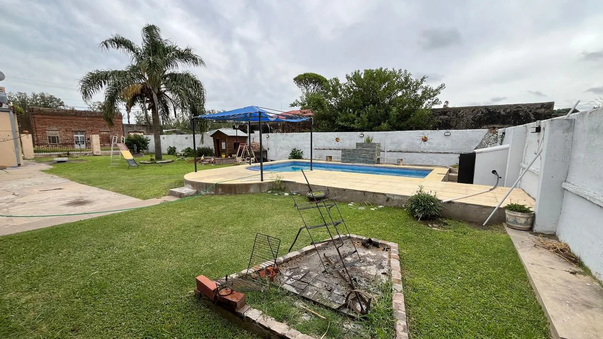 SE VENDE CASA CON QUINCHO Y PILETA EN LARRECHEA foto 2