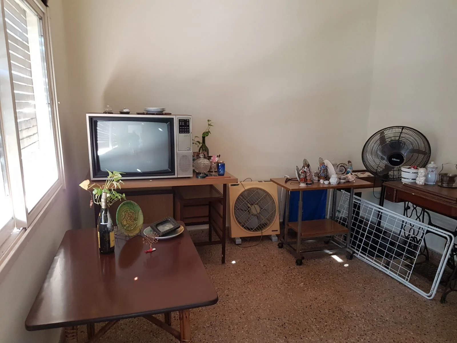 VENTA CASA 4 AMBIENTES CON AMPLIO PARQUE. MORON foto 5