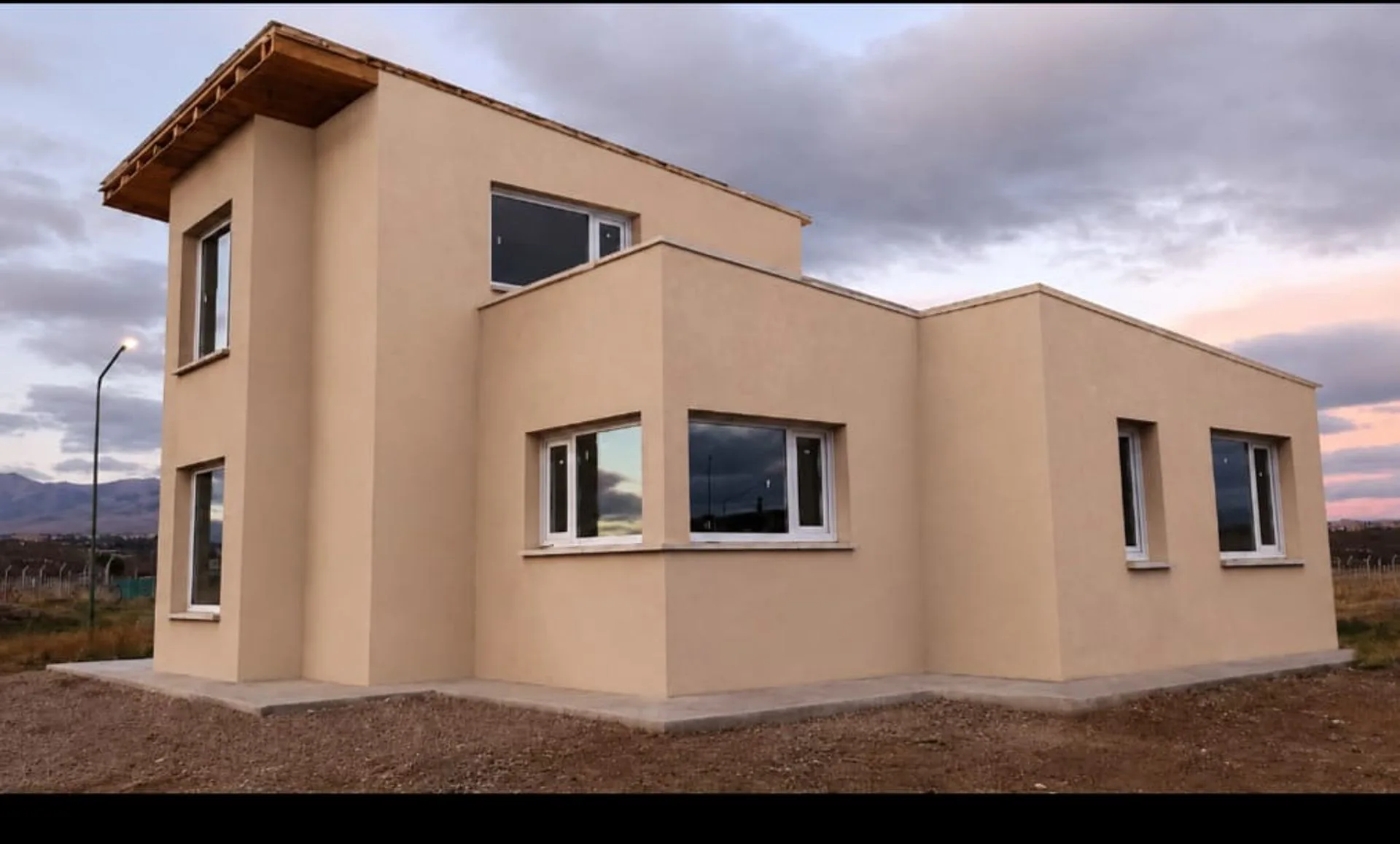 Casa a Estrenar  - 2 dorm. + Estudio en Trevelin foto 4