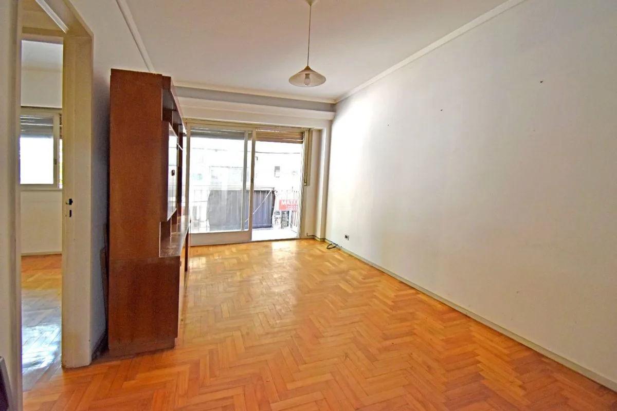 Venta 2 ambientes con Patio y Balcon al frente foto 2