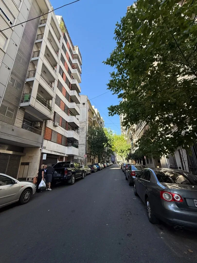 DOS AMBIENTES EN RECOLETA MUY BIEN UBICADO A RECICLAR foto 2