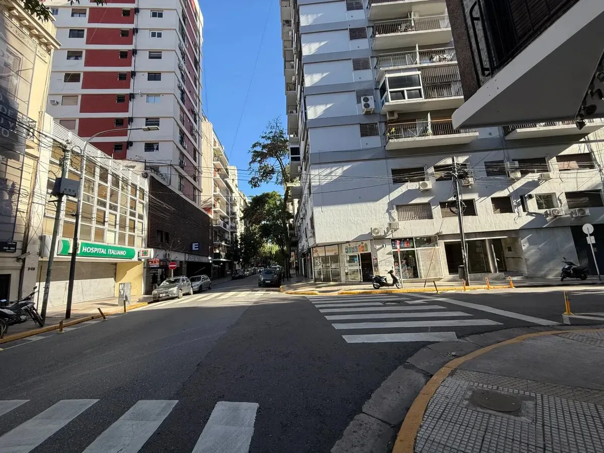 DOS AMBIENTES EN RECOLETA MUY BIEN UBICADO A RECICLAR foto 5