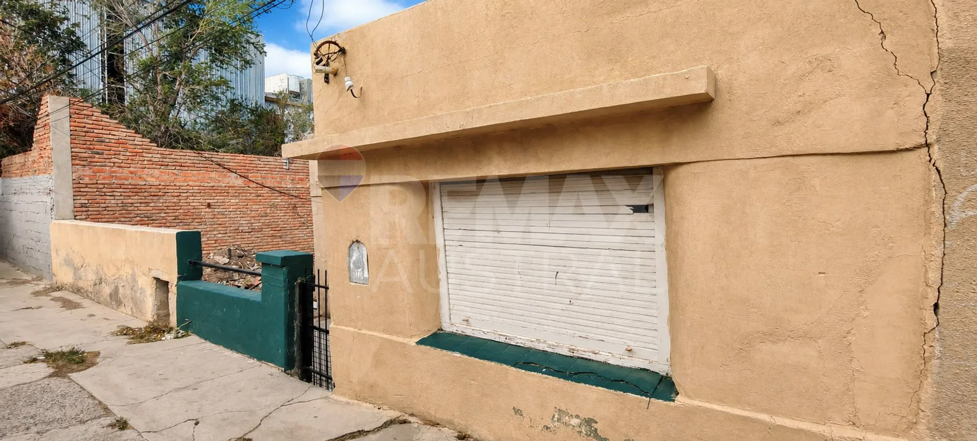 OPORTUNIDAD a refaccionar o demoler USD 23.000 foto 2