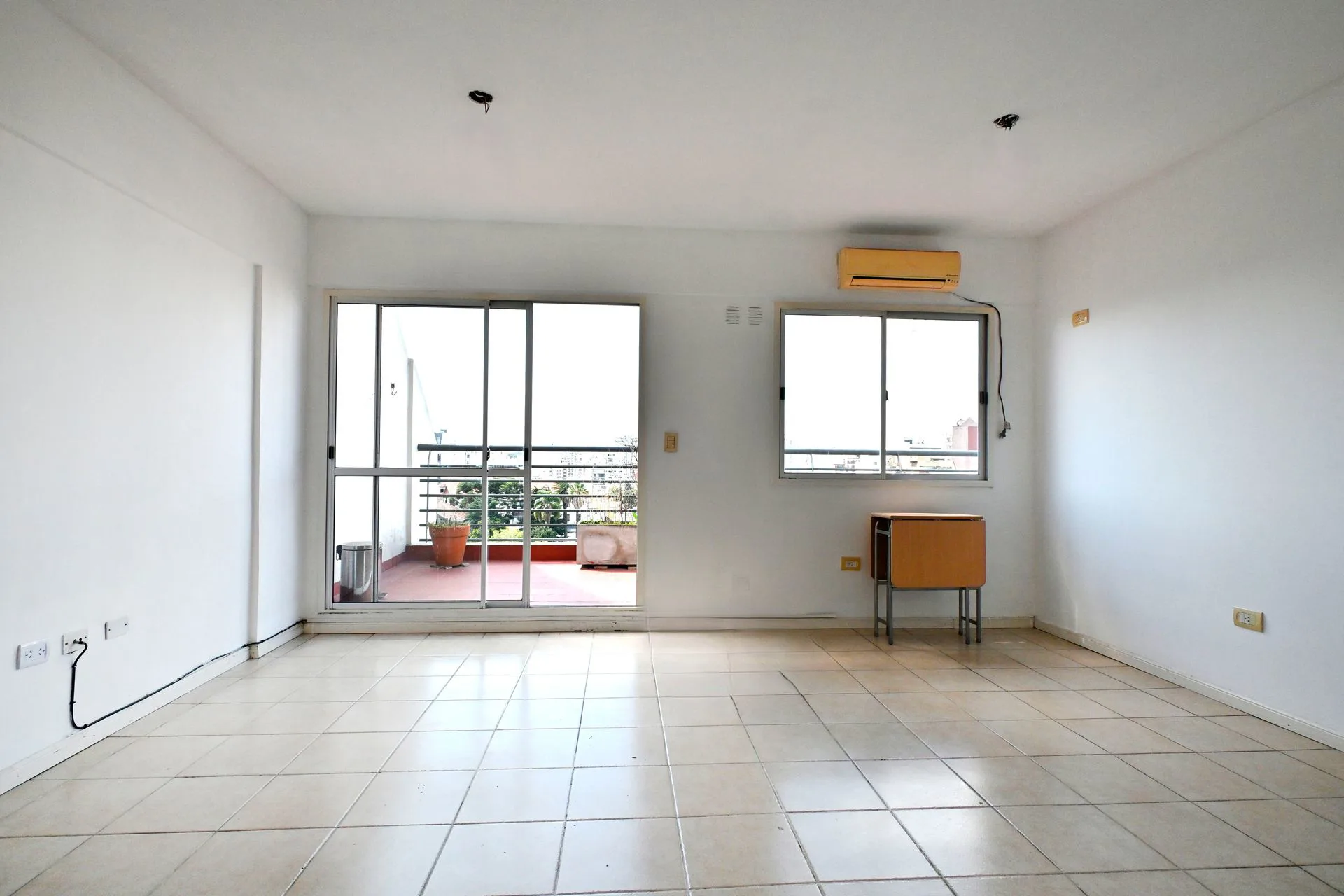 Venta  SEMIPISO 2 AMB con COCHERA y BALCON TERRAZA foto 3