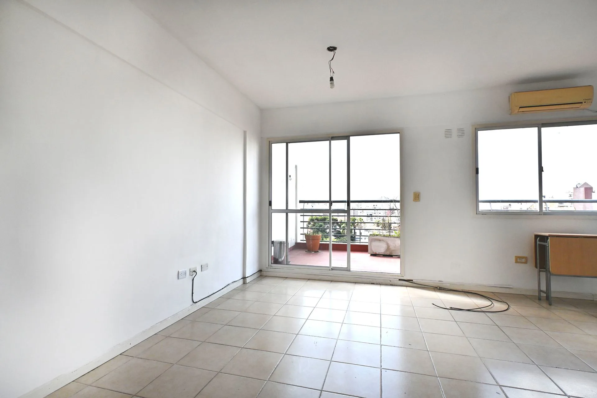 Venta  SEMIPISO 2 AMB con COCHERA y BALCON TERRAZA foto 4