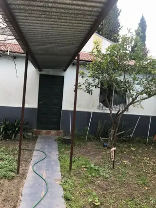 CASA 5 AMBIENTES EN DOS PLANTAS , GARAGE , GALPON , EXCELENTE LOTE PARA CONSTRUIR foto 1