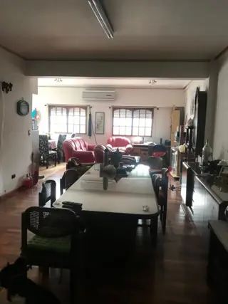 CASA 5 AMBIENTES EN DOS PLANTAS , GARAGE , GALPON , EXCELENTE LOTE PARA CONSTRUIR foto 2