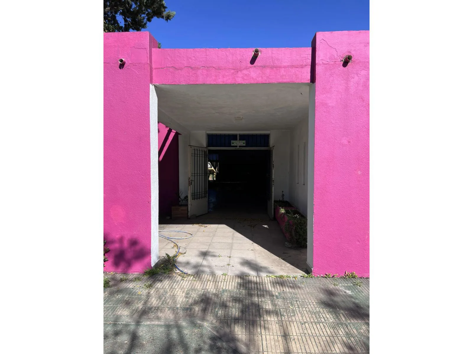 Importante Salón de Fiestas + Pileta + Lote -- Monte foto 3