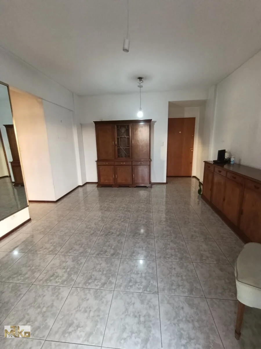 DEPARTAMENTO IMPECABLE – MUY LUMINOSO – PISO ALTO SOBRE AV. RIVADAVIA foto 4