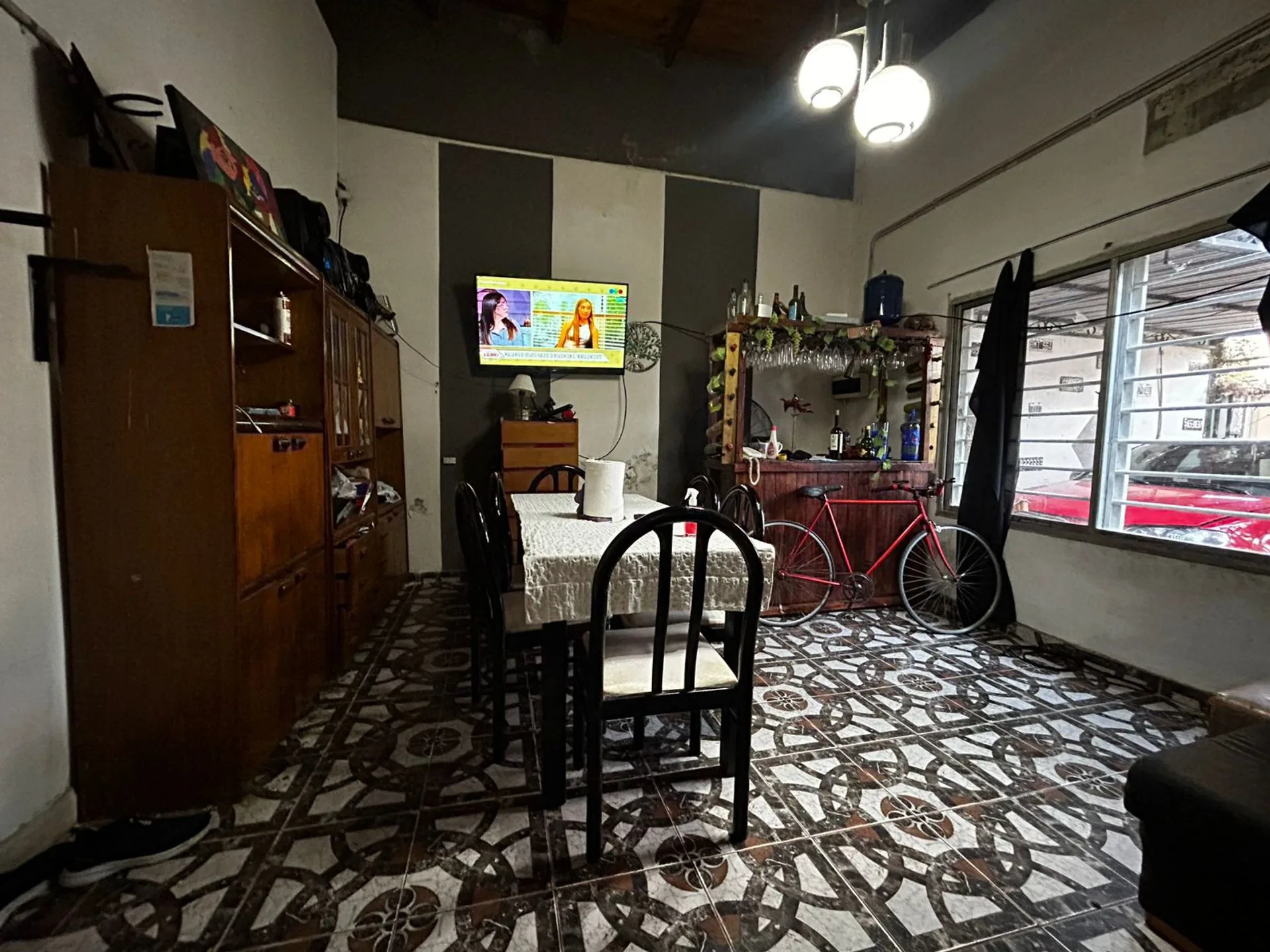 VENTA CASA + 2 DEPARTAMENTOS SARANDI. foto 2
