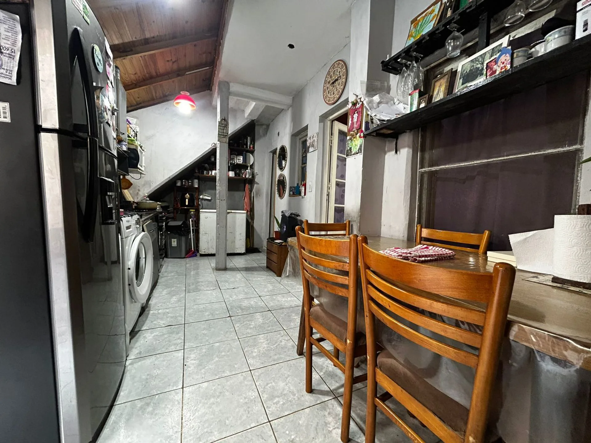 VENTA CASA + 2 DEPARTAMENTOS SARANDI. foto 3