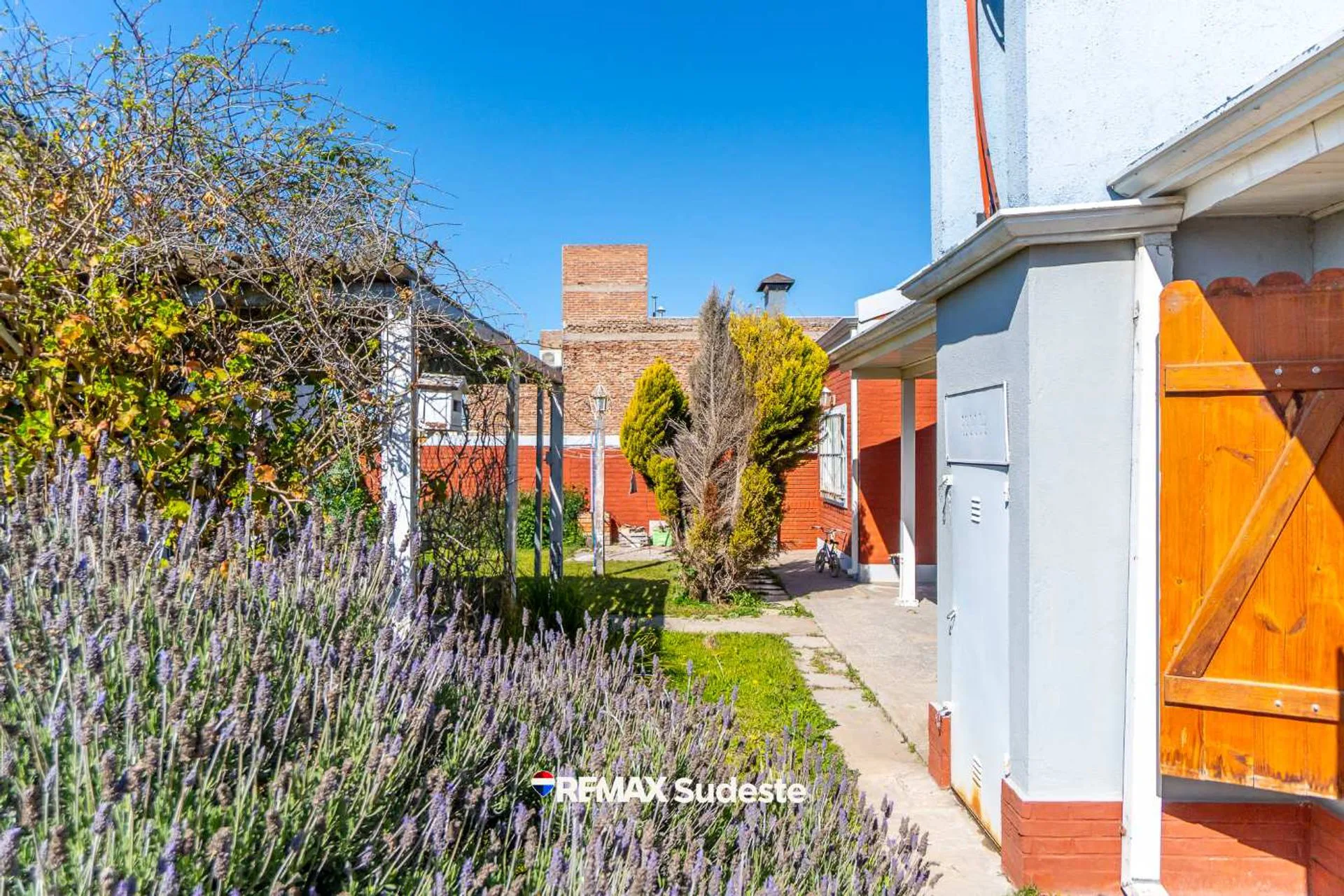 CASA DE 3 DORMITORIOS  BARRIO PALOS VERDES foto 4