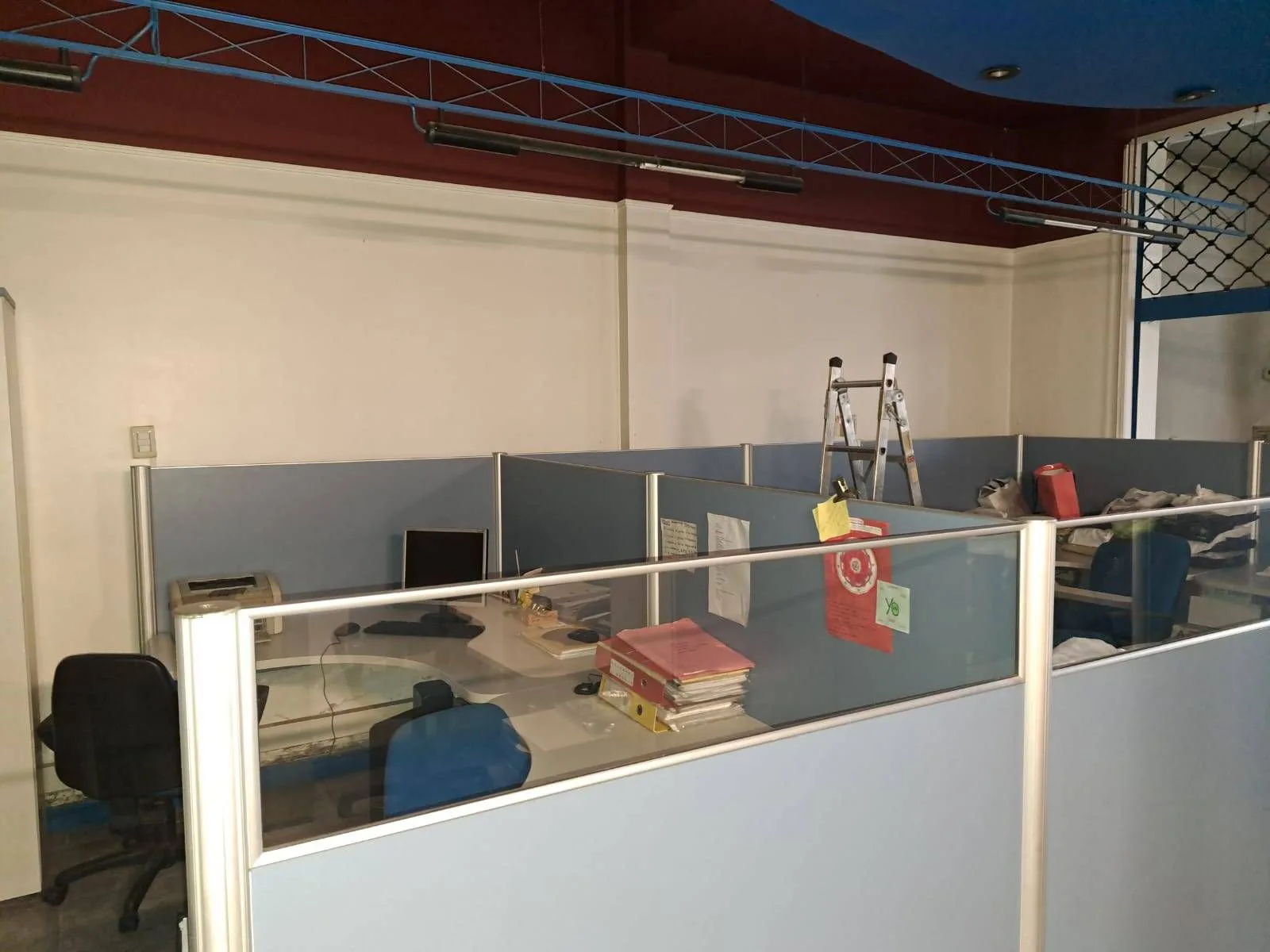 LOCAL AMPLIO A LA CALLE DE 190 M², CON 4 OFICINAS Y ENTREPISO., Chilavert 6900 - Villa Riachuelo foto 4