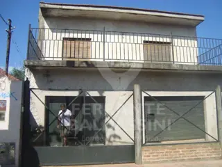 BURZACO. EXCELENTE CASA. AMPLIA, CONFORTABLE DE 2 PLANTAS. LOCAL AL FRENTE DE OPTIMA CALIDAD ( RENTABLE). IDEAL PARA FAMILIA GRANDE O 2 FAMILIAS. APTO foto 1