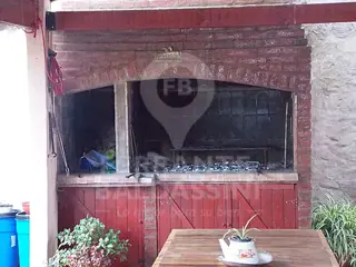 BURZACO. EXCELENTE CASA. AMPLIA, CONFORTABLE DE 2 PLANTAS. LOCAL AL FRENTE DE OPTIMA CALIDAD ( RENTABLE). IDEAL PARA FAMILIA GRANDE O 2 FAMILIAS. APTO foto 2