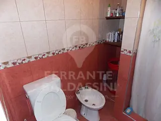 BURZACO. EXCELENTE CASA. AMPLIA, CONFORTABLE DE 2 PLANTAS. LOCAL AL FRENTE DE OPTIMA CALIDAD ( RENTABLE). IDEAL PARA FAMILIA GRANDE O 2 FAMILIAS. APTO foto 3