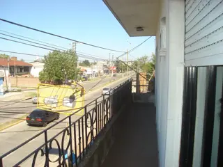 Casa 4 amb. con locales al frente sobre amplio lote, en importante avenida. Ituzaingo Sur. foto 5
