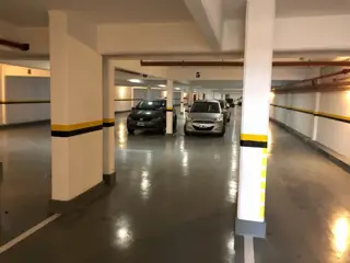 Cochera cubierta en excelente ubicación foto 4