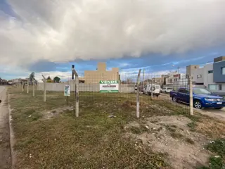 SE VENDE LOTE EN BARRIO DON BOSCO DE VIEDMA foto 2