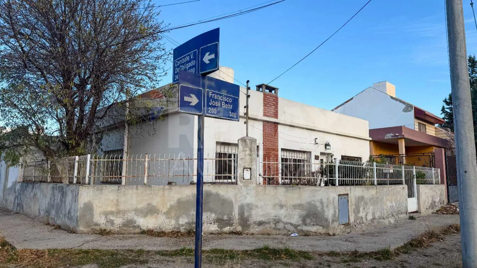 Casa en esquina. Barrio Pueyrredón, con Taller foto 2
