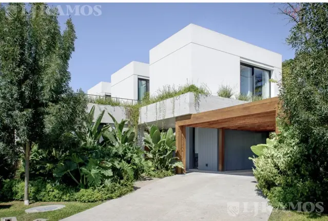 EXCLUSIVA CASA MODERNA EN ALQUILER TEMPORARIO UBICADA EN EL BARRIO LOS CARDOS DE PUNTA CHICA