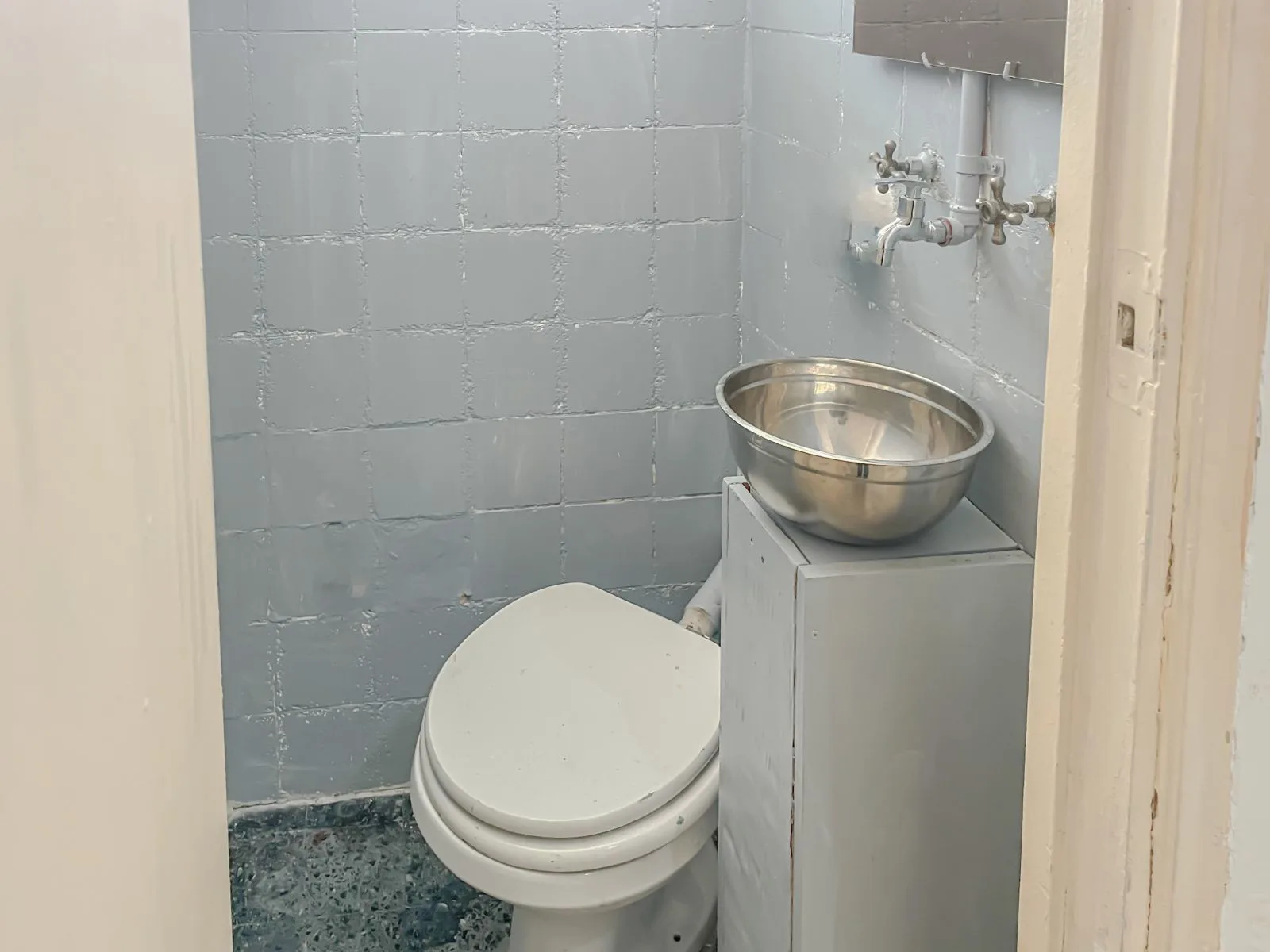 Departamento de tres ambientes con dependencia, balcón y lavadero independiente. foto 3