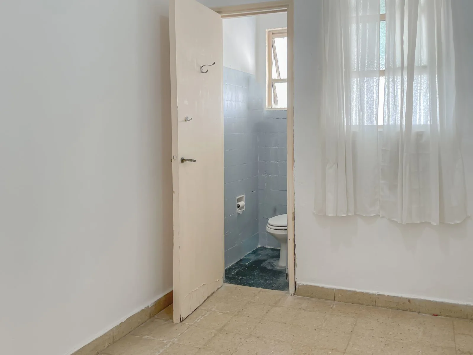 Departamento de tres ambientes con dependencia, balcón y lavadero independiente. foto 5