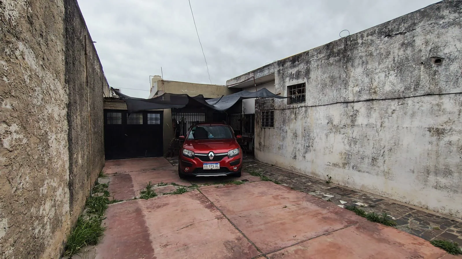 Casa 4 ambientes con Local Comercial - Venta foto 2