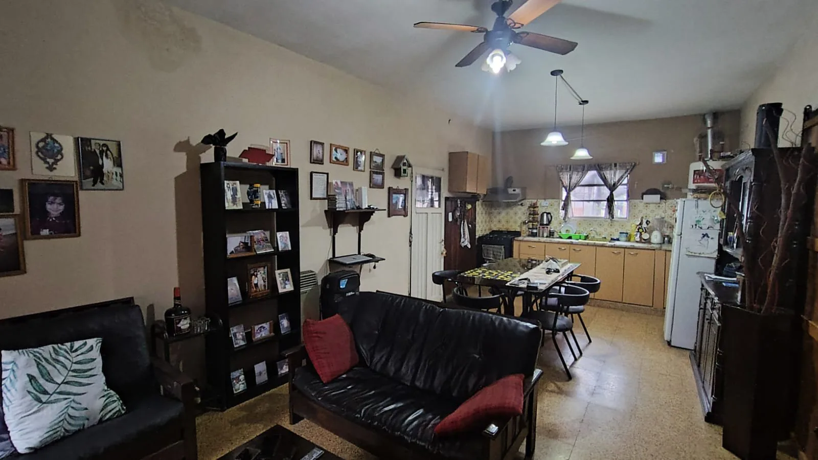 Casa 4 ambientes con Local Comercial - Venta foto 5