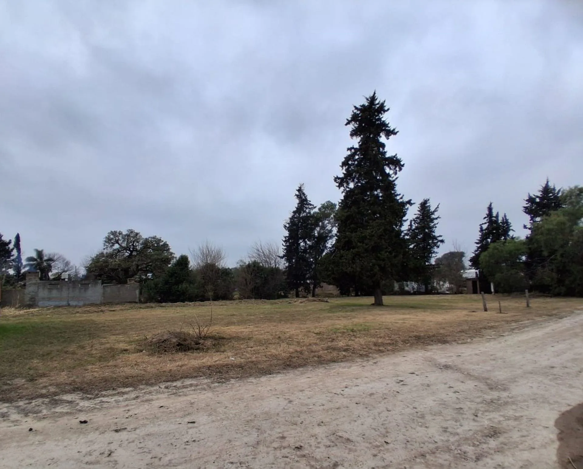 Terreno de 900 m2 en Colonia Avellaneda foto 2